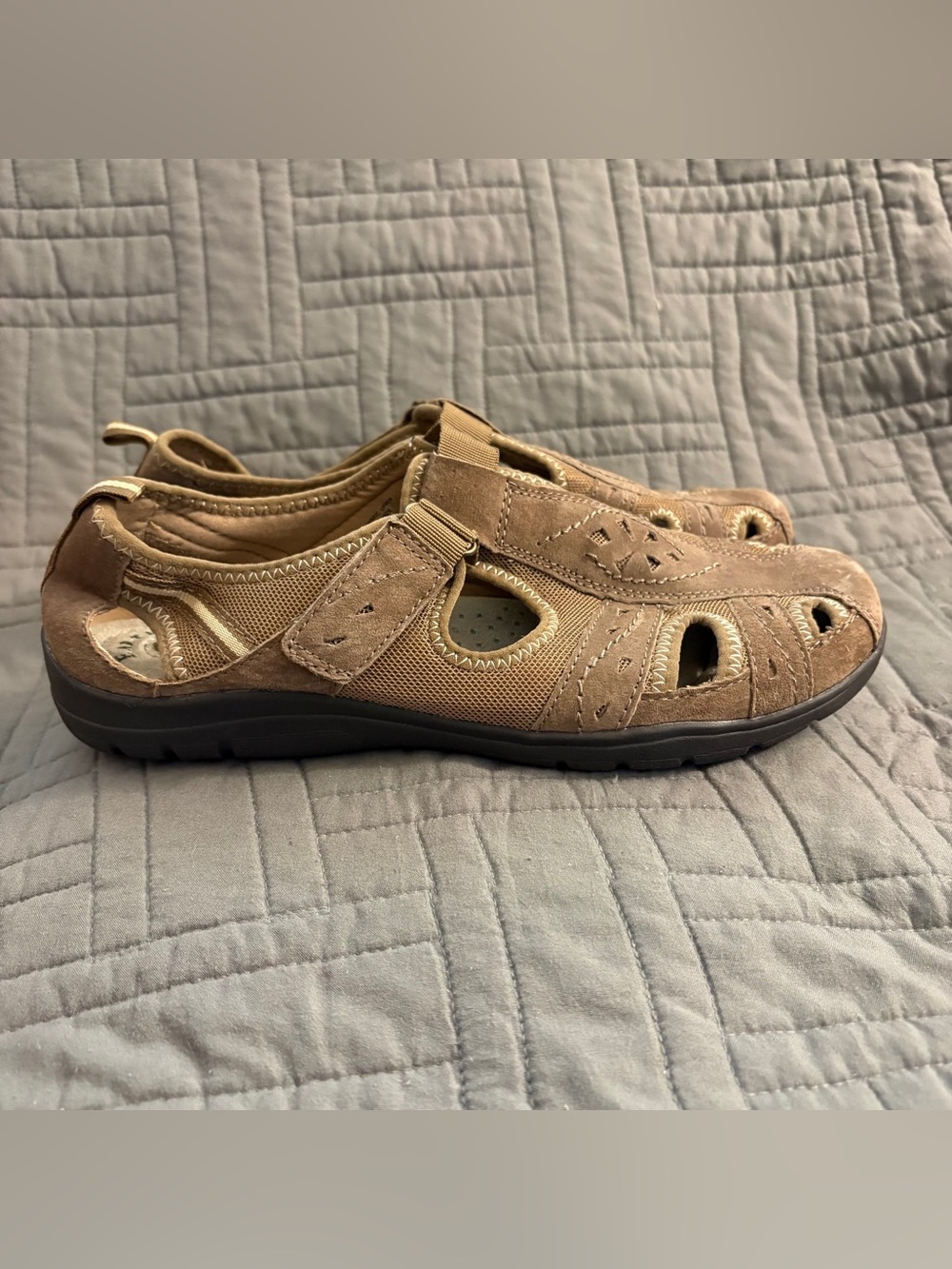 Earth Origins Women's Tan Leather Casual Sandals
